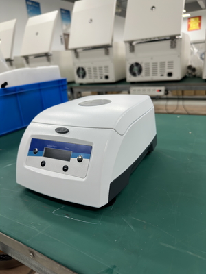 Centrifugeuse micro-hématocrite à grande vitesse Mini-centrifugeuse 12000 tours par minute AC230V 50HZ