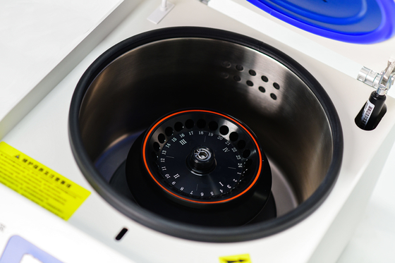 Centrifugeuse à grande vitesse avec des rotors polyvalents
