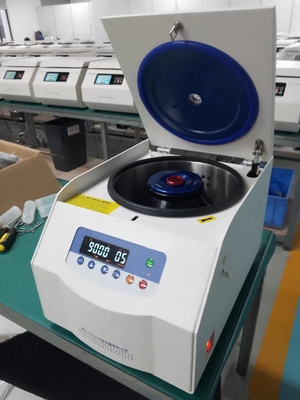 La centrifugeuse à haute vitesse 21000 tours par minute supporte une capacité maximale de 4*100ml