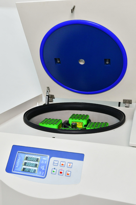 Centrifugeuse réfrigérée à grande vitesse de laboratoire de grande capacité 4*750 ml avec vitesse réglable et faible bruit