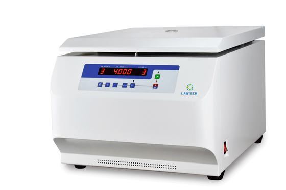 Rotors polyvalents Centrifugeuse de laboratoire à basse vitesse Max 4 * 250 ml Soutenant à la fois les rotors d'angle et d'oscillation