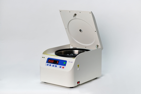 Centrifugeuse de laboratoire à basse vitesse de 4000 tours par minute avec 2680xg RCF et 12x20ml de capacité