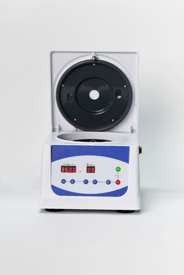 Machine centrifugeuse à basse vitesse à faible bruit de 4000 tr/min 2100xg RCF pour les applications de laboratoire de routine